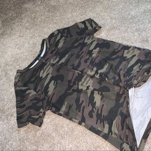 Cute cropped army print shirt
